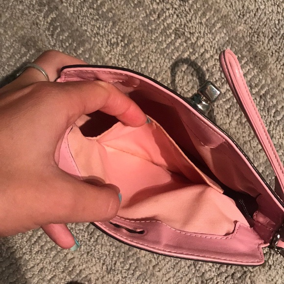 Coach wristlet with baby pink detailing - Picture 3 of 3